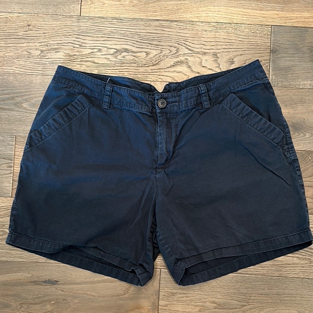 Columbia Black Shorts 5” inseam